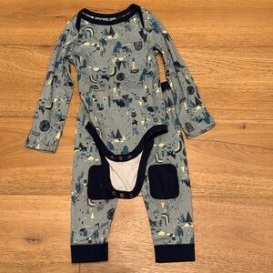 Patagonia Navy and Gray Baby Capilene  Base Layer Matching Set
18-24 Months